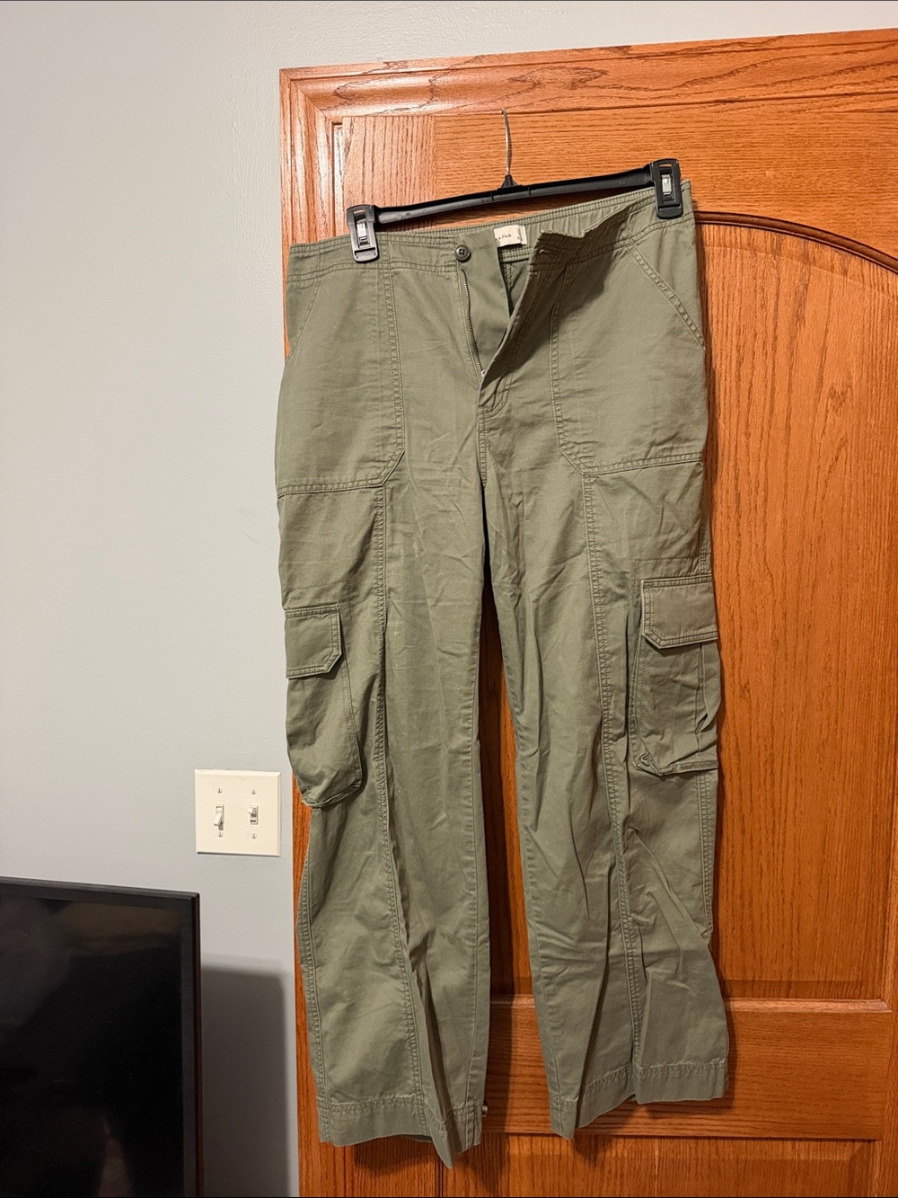Abercrombie & Fitch Olive Green Straight-Leg Cargo Pants